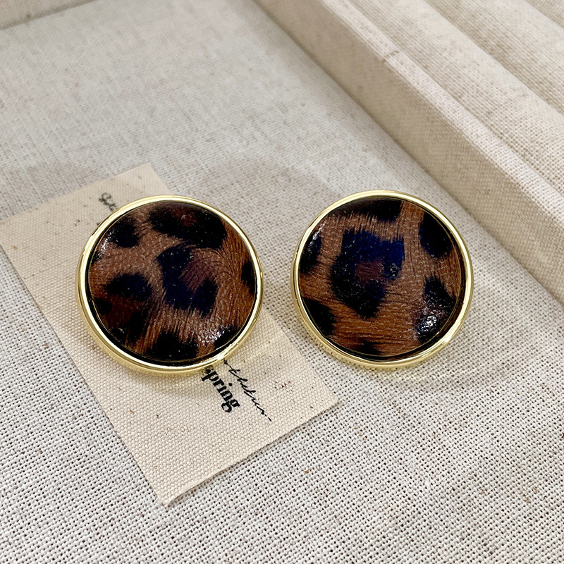 2409103b boucles d'oreilles rondes en cuir léopard (aiguilles argentées s925)