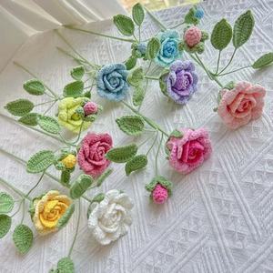 Handgefertigter Häkel-Rosenstrauß aus Baumwolle mit Sonnenblumen für Hochzeiten und Festliche Tischdekoration - Product Image 2