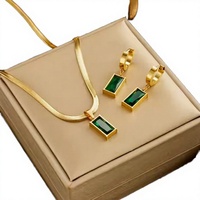 Ensemble collier et boucles d'oreilles en acier inoxydable plaqué or, pendentif élégant, cadeau pour femme pour un anniversaire, un mariage, une fête ou Noël