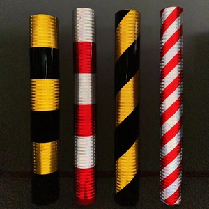 <span class=keywords><strong>Film</strong></span> réfléchissant pour la sécurité routière - Bande réfléchissante à base d'aluminium pour poteaux de signalisation et extrémités de garde-corps - Product Image 3
