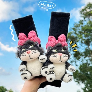 ตุ๊กตาแมวลูซี่ น่ารัก สนุกสนาน สร้างสรรค์ ลายการ์ตูน นุ่ม ตกแต่งเข็มขัดนิรภัยในรถยนต์ ปลอกหุ้มไหล่แบบนุ่มสบาย - Product Image 3