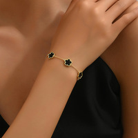 Ensemble de bijoux pour femmes, collier, bracelet et boucles d'oreilles en acier inoxydable plaqué or 18 carats, motif fleur à cinq pétales, trèfle à cinq feuilles