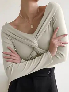 Autumn And Winter Temperament Warm Black Underlay Shirt Women's Design Sense Twisted V-neck Top Tight Long Sleeved T-shirt