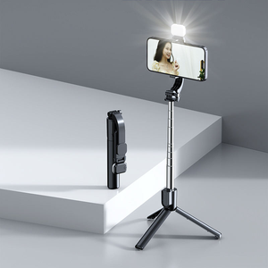 Perche à selfie avec trépied, éclairage LED, rotation à <span class=keywords><strong>360</strong></span>° ° Perche télescopique, télécommande et support pour téléphone. - Product Image 1