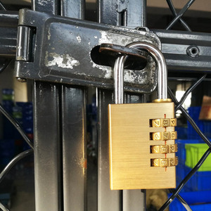 Brass Combination Padlock 84x38x13mm Rectangular Gym <b>Locker</b> Security Lock - Product Image 1