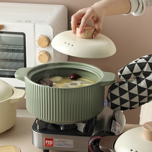 Olla de Sopa Moderna de Cerámica Esmaltada para Estufa de Gas, Diseño Sostenible, Asas Dobles con Tapa - Product Image 2