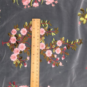 Tissu de dentelle africaine florale de luxe soluble dans l'eau, élégant, brodé, de haute qualité pour les vêtements - Product Image 4