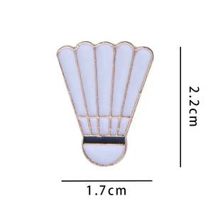 Toptan karikatür futbol basketbol Badminton giyim topu aksesuarları için yaka rozetleri özel emaye Metal madalya baskı - Product Image 5