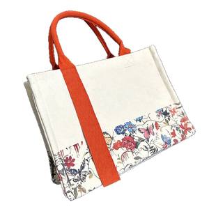 Sac fourre-tout en toile à motif géométrique pour la veille de Noël, avec logo Joyeux Noël, haut de gamme, tridimensionnel, bandoulière et poignée en ruban - Product Image 5