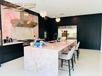 Dalle de marbre rose quartz, onyx rose translucide pour plan de travail de cuisine et mur de crédence
