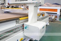 Routeur CNC à vitesse rapide ATC 1325 fabricant de routeur à bois CNC 3 axes pour la fabrication de portes d'armoires en bois Mdf coupe des meubles en bois