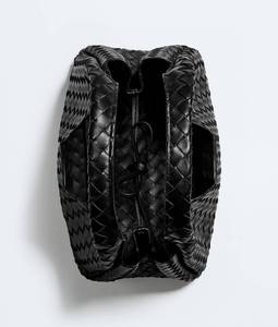 Bolso de hombro Bottega BV Travel Campana con silueta archivable en suave piel Intrecciato con cierre de lazo Veneta - Product Image 3