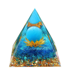 Pyramide en résine époxy avec cristal, ornement de bureau, verre œil-de-chat bleu, décoration d'intérieur, cadeau de collection - Product Image 5
