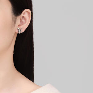 ต่างหูรูปแมงป่องสไตล์เรโทร ทันสมัย มีเอกลักษณ์ ฮิปฮอป แฟชั่นวินเทจ  ชุบทอง 14K บนเงิน  รูปสัตว์แมลง - Product Image 4