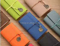 Carnet de voyage en cuir A6 pour voyageurs Journal de voyage rechargeable avec breloques d'horloge