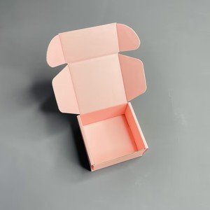 Caja de Envío de Lujo Rosa con Logotipo Dorado Impreso, Caja de Cartón Corrugado Personalizada para Extensiones de Cabello, Cosméticos y Otros Productos - Product Image 5