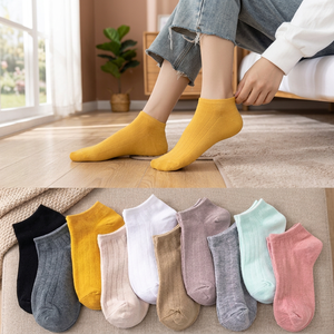 Calcetines Cortos de Algodón para Mujer, Color Sólido, Transpirables, Tejidos, para Uso Diario, Otoño, Casuales, con Logotipo, Ecológicos - Product Image 3