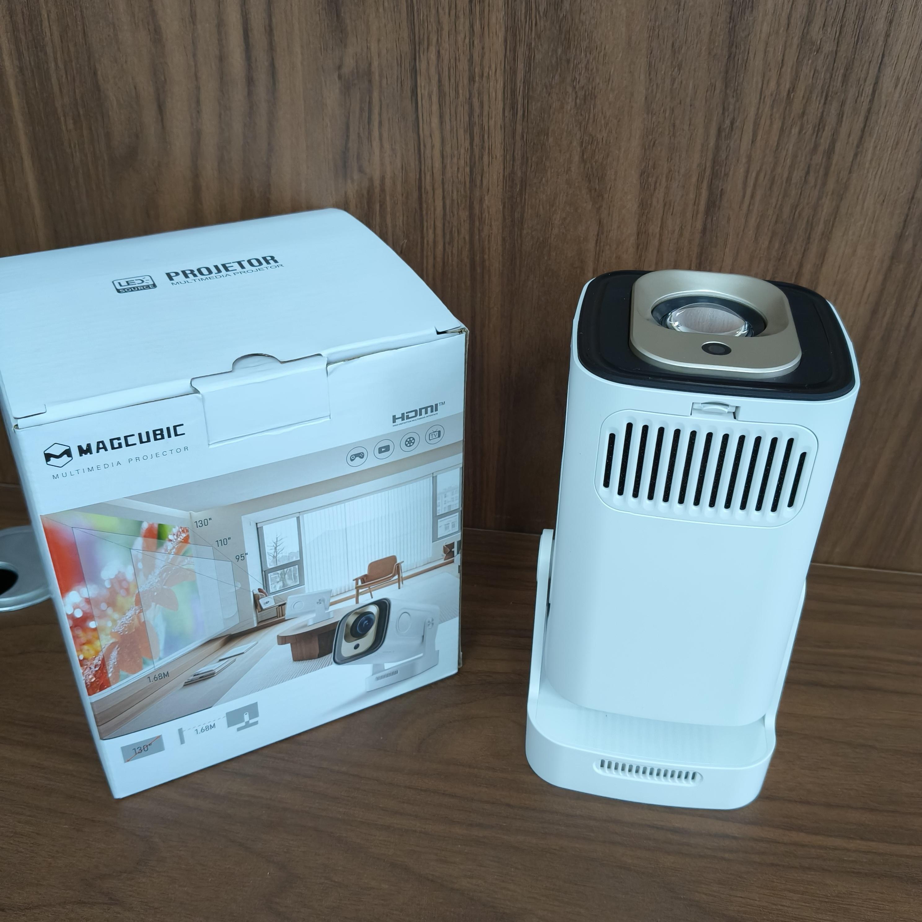 携帯用小型hy310のため1080p 4kサポートが付いているプロジェクターを