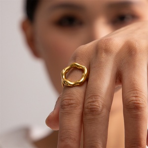 Anillo de Joyería Vintage, Delicado, Chapado en Oro Fino, Acero Inoxidable, Diseño de Flor Hueca, para Mujer - Product Image 6