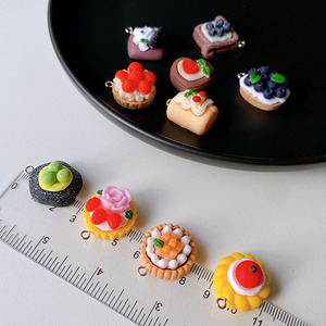 แกลเลอรีเสน่ห์ของหวานขนาดเล็ก | 3D เรซิ่นเค้กสตรอเบอร์รี่ทาร์ตคัพเค้กโดนัทจี้สำหรับทำเครื่องประดับแบบทำมือ - Product Image 3