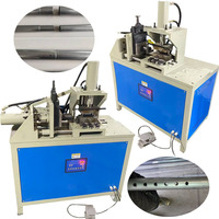 Machine de poinçonnage, de découpe et de sertissage de tubes métalliques hydrauliques