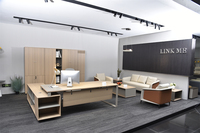 Bureau de direction moderne haut de gamme au design unique en cuir pour PDG, directeur général ou manager