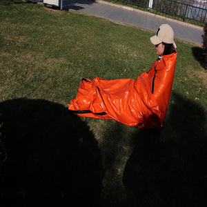 Sac de couchage d'urgence de type enveloppe, 0,2 kg, coupe-vent, couleur orange, pour une utilisation en plein air en cas de survie - Product Image 5