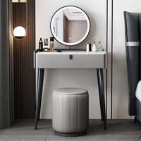Coiffeuse moderne en bois avec miroir et tiroirs de rangement, design de table de maquillage pour chambre à coucher et mobilier de maison contemporain