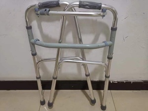 Andador Económico <span class=keywords><strong>de</strong></span> Acero Plegable <span class=keywords><strong>de</strong></span> 2 Ruedas con Altura Ajustable para Uso Clínico - Product Image 6