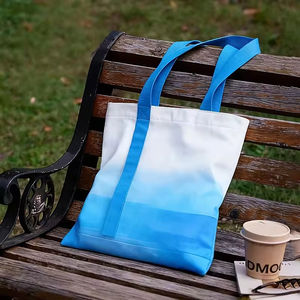 กระเป๋าผ้าแคนวาสไล่เฉดสีพร้อมโลโก้แบบกำหนดเอง สายริบบิ้นห้อยตกแต่ง ดีไซน์ทันสมัย ให้ความรู้สึกพรีเมียม ใช้ซ้ำได้ พับเก็บได้ ความจุเยอะ ใช้ถือได้ เหมาะสำหรับเป็นของขวัญ - Product Image 3