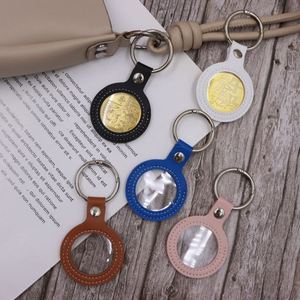 Estuche de exhibición de monedas de desafío de cuero sintético vintage, soporte duradero para medallones y fichas de sobriedad con llavero - Product Image 2