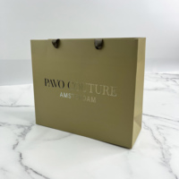 Sacs shopping en papier vert olive personnalisés, sacs fourre-tout avec logo en feuille d'argent et poignée en satin pour l'emballage de vêtements et de cosmétiques