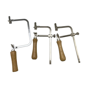 Scie de bijoutier réglable Scie <span class=keywords><strong>à</strong></span> <span class=keywords><strong>main</strong></span> <span class=keywords><strong>à</strong></span> cadre en forme de U CT030 pour <span class=keywords><strong>la</strong></span> coupe de précision dans le travail du bois et des métaux - Product Image 1