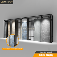 Présentoir moderne en acier de haute qualité pleine hauteur YEK pour carreaux de sol, avec plateaux coulissants horizontaux pour dalles de céramique en showroom