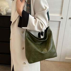 Bolso de hombro de gran capacidad de PU de color sólido retro para mujer, bolso cruzado de moda, adecuado para los viajes diarios de las niñas - Product Image 2