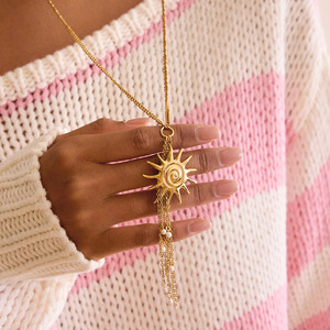 Collier Pendentif Tournesol Style Européen en Acier Inoxydable Bijoux de Mode - Product Image 3