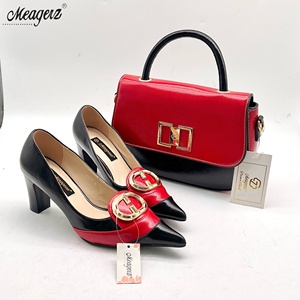 <span class=keywords><strong>Scarpe</strong></span> con <span class=keywords><strong>Tacco</strong></span> Alto Chunky a Punta Eleganti e Confortevoli di Alta Qualità per Signore, Disponibili all'Ingrosso - Product Image 3