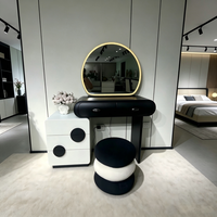 Table de toilette moderne et durable sur mesure pour chambre à coucher avec miroir éclairé, cadre en bois massif et panneau écologique