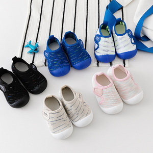 Zapatillas de deporte de malla transpirable para bebés, antideslizantes, para primeros pasos, ligeras, con gancho y bucle, zapatos informales de verano para bebés unisex - Product Image 1