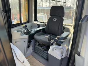 รถดันดินมือสอง Caterpillar D6TLGP รุ่นปี 2022 เครื่องยนต์ CAT C9 ACERT ความจุดันดิน 3.7 ลบ.ม. มอเตอร์ แบริ่ง ปั๊ม เกียร์บ็อกซ์ ผลิตในญี่ปุ่น - Product Image 5