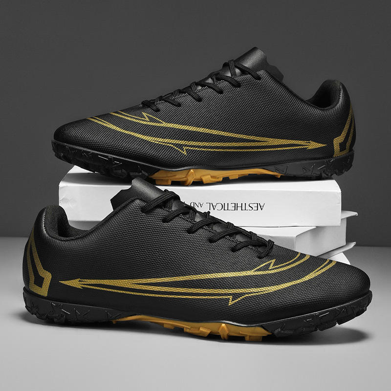 เล็บสั้นทรงครึ่งวงพระจันทร์ สีดำทอง