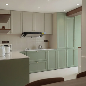 Muebles de Cocina Hechos a Medida Estilo Americano con Estantes Ajustables para Suministro a Constructores y Contratistas - Product Image 1