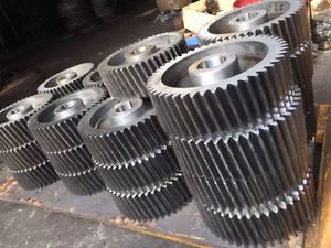 Pièces d'entraînement d'usinage CNC en acier au carbone forgé personnalisé engrenage hélicoïdal de taille différente - Product Image 4