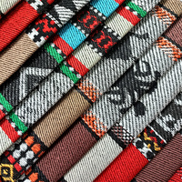 Approvisionnement d'usine Jacquard Sadu Tissu Nouveau Design Moyen-Orient Style Polyester Meubles Tente Fil Teint Tissé Textile De Maison