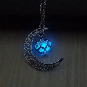 Colgante de Corazón De Luna luminosa, collar fluorescente de media luna que brilla en la oscuridad