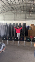 Chaise d'événement empilable et connectable en plastique PP avec pieds métalliques et crochet de raccordement pour conférences, salles de classe et églises