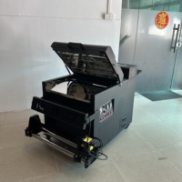 Machine compacte de séchage et de pulvérisation de poudre DTF rouleau à rouleau 24 pouces avec ventilateur de refroidissement par air et configuration double tension 110V 220V