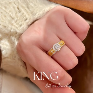 Anillo de Plata de Ley S925 con Baño de Oro y Diseño de Flor con Incrustaciones, Anillo Fino de Compromiso para Mujer, Joyería King Silver - Product Image 4