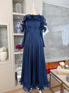 Vestido Abaya Formal para Mujeres Musulmanas, Estilo Modesto, con Pliegues 3D y Ribete de Encaje, Diseño Islámico de Dubái, Marca Loriya - Product Image 1