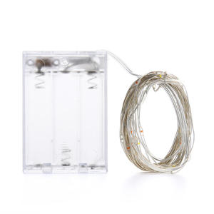 Guirnalda <span class=keywords><strong>de</strong></span> <span class=keywords><strong>Luces</strong></span> LED Impermeables <span class=keywords><strong>con</strong></span> 3 Pilas AA, 5m 50 LED, Decoración para Navidad, Fiestas, Hogar y Habitaciones, <span class=keywords><strong>con</strong></span> Clasificación IP44 - Product Image 1
